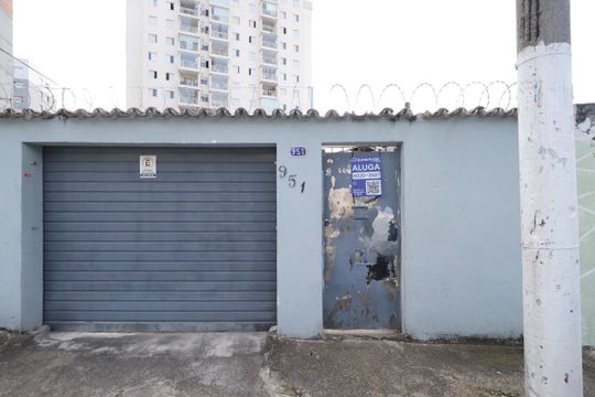 Fachada de casa para alugar com 2 quartos, 110m² em Vila Carrão, São Paulo
