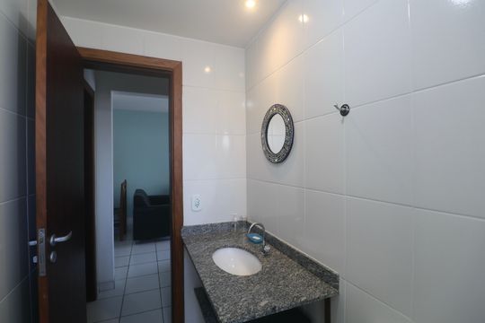 Banheiro Social de apartamento para alugar com 2 quartos, 72m² em Jardim Las Palmas, Guarujá