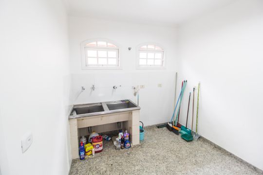 Área de Serviço de casa de condomínio para alugar com 4 quartos, 380m² em Chacara Santa Lucia dos Ypes, Carapicuíba