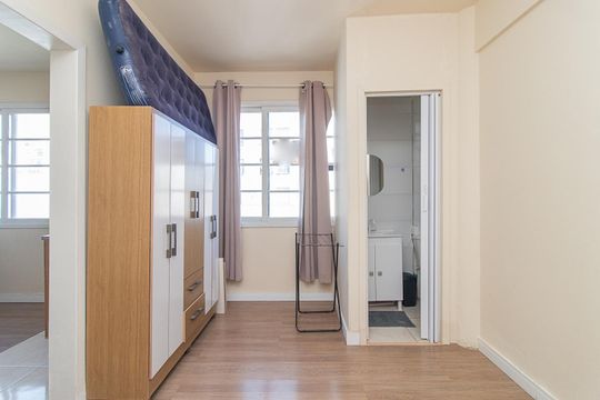 Sala/Quarto de apartamento para alugar com 1 quarto, 40m² em Centro Histórico, Porto Alegre