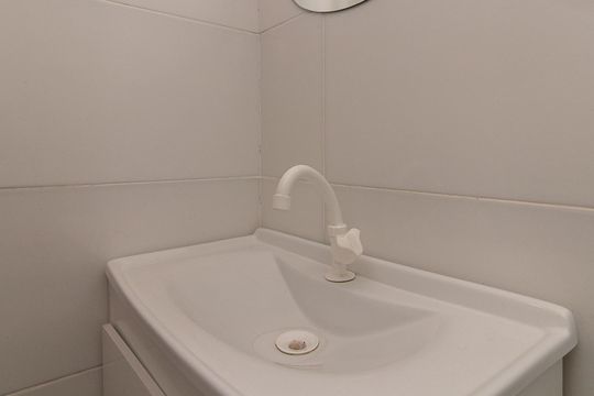 Banheiro de apartamento para alugar com 1 quarto, 40m² em Centro Histórico, Porto Alegre