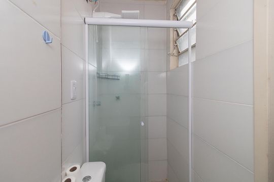 Banheiro de apartamento para alugar com 1 quarto, 40m² em Centro Histórico, Porto Alegre
