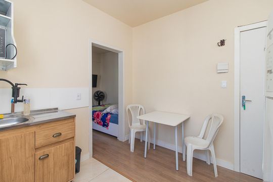 Cozinha de apartamento para alugar com 1 quarto, 40m² em Centro Histórico, Porto Alegre