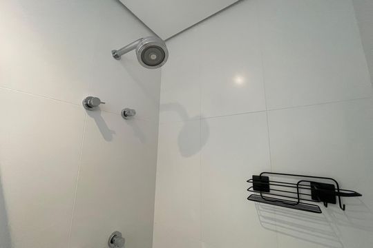Banheiro de kitnet/studio para alugar com 1 quarto, 37m² em Butantã, São Paulo
