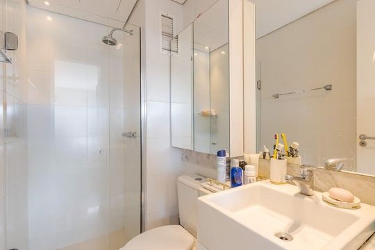 Banheiro 1 de apartamento para alugar com 1 quarto, 55m² em Tristeza, Porto Alegre