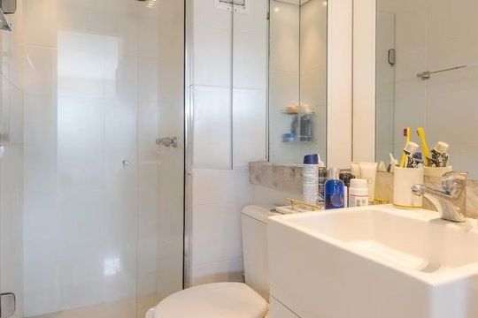 Banheiro 1 de apartamento para alugar com 1 quarto, 55m² em Tristeza, Porto Alegre