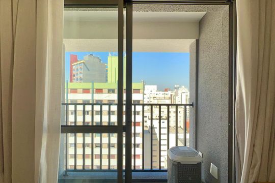 Varanda de kitnet/studio para alugar com 1 quarto, 27m² em Pinheiros, São Paulo
