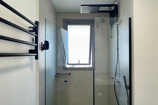 Banheiro da Suíte de kitnet/studio para alugar com 1 quarto, 27m² em Pinheiros, São Paulo