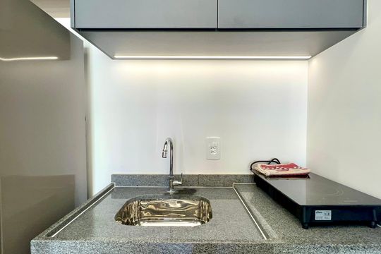 Cozinha de kitnet/studio para alugar com 1 quarto, 27m² em Pinheiros, São Paulo