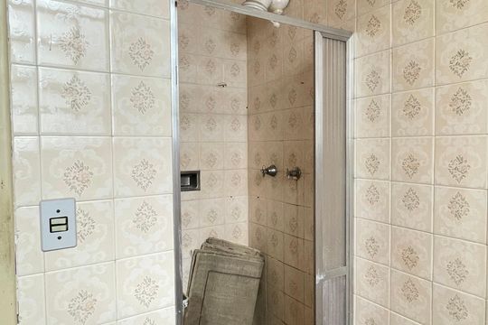 Banheiro de apartamento à venda com 1 quarto, 55m² em Tijuca, Rio de Janeiro