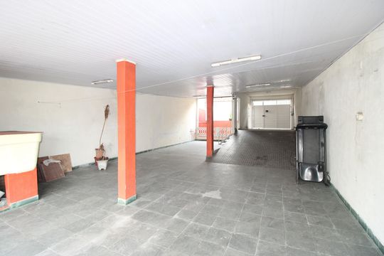 Garagem de casa para alugar com 2 quartos, 180m² em Núcleo Carvalho de Araujo, São Paulo
