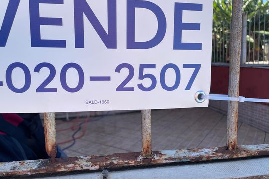 BALD-1060 de casa à venda com 2 quartos, 180m² em Núcleo Carvalho de Araujo, São Paulo