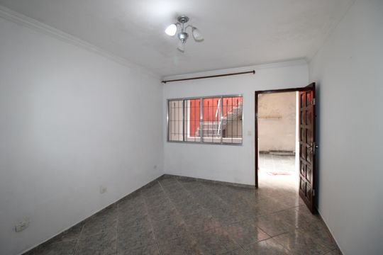 Casa para alugar com 2 quartos, 180m² em Núcleo Carvalho de Araujo, São Paulo