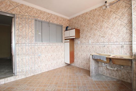 Área de Serviço de casa para alugar com 2 quartos, 180m² em Núcleo Carvalho de Araujo, São Paulo