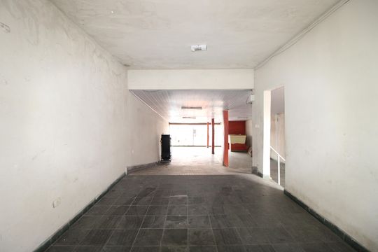 Garagem de casa para alugar com 2 quartos, 180m² em Núcleo Carvalho de Araujo, São Paulo