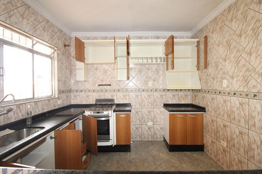 Cozinha de casa para alugar com 2 quartos, 180m² em Núcleo Carvalho de Araujo, São Paulo
