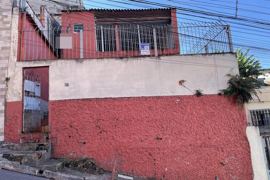 Fachada+Placa de casa à venda com 2 quartos, 180m² em Núcleo Carvalho de Araujo, São Paulo
