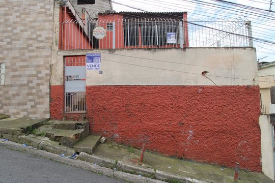 Fachada de casa para alugar com 2 quartos, 180m² em Núcleo Carvalho de Araujo, São Paulo