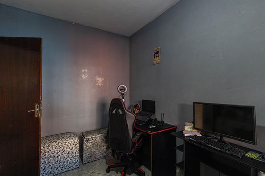 Quarto 2 de casa à venda com 2 quartos, 180m² em Núcleo Carvalho de Araujo, São Paulo