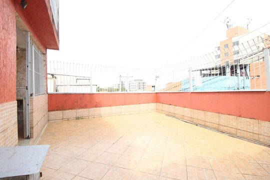 Quintal de casa para alugar com 2 quartos, 180m² em Núcleo Carvalho de Araujo, São Paulo
