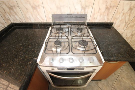 Cozinha de casa para alugar com 2 quartos, 180m² em Núcleo Carvalho de Araujo, São Paulo