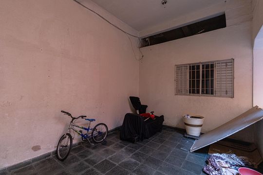 Quintal de casa à venda com 2 quartos, 180m² em Núcleo Carvalho de Araujo, São Paulo