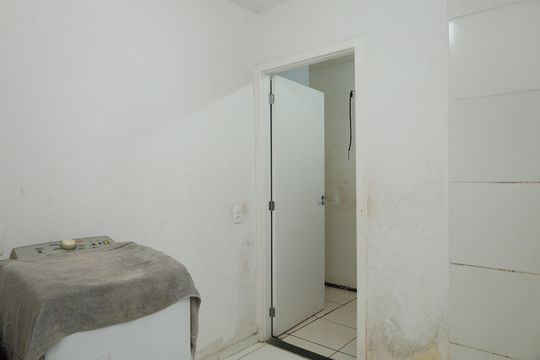 Banheiro de apartamento para alugar com 1 quarto, 42m² em Fazenda Caguaçu, São Paulo