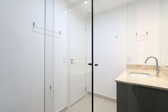 Banheiro de apartamento à venda com 1 quarto, 28m² em Pompeia, São Paulo