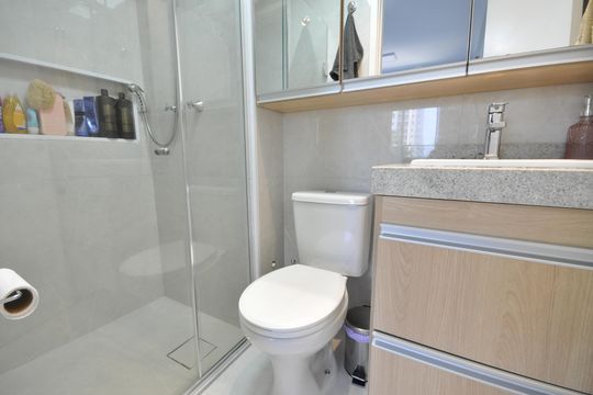 Banheiro de apartamento à venda com 2 quartos, 35m² em Parque Vitoria, São Paulo