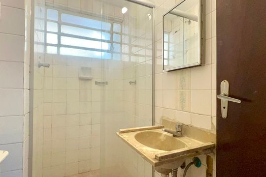 Banheiro de apartamento para alugar com 2 quartos, 60m² em Pinheiros, São Paulo