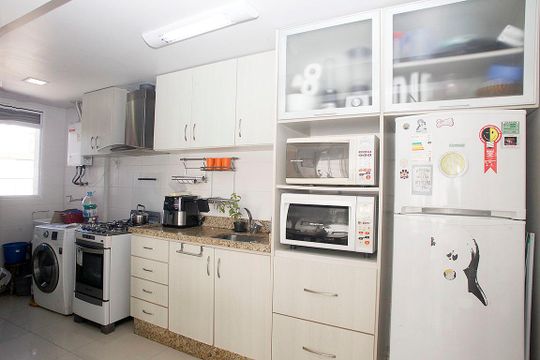 Cozinha + Área de Serviço de apartamento à venda com 3 quartos, 88m² em Santana, Porto Alegre