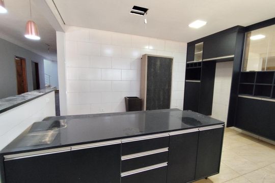 Cozinha de casa à venda com 6 quartos, 550m² em Recanto Maravilha III, 