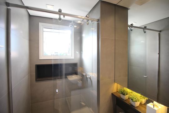 Banheiro de apartamento para alugar com 2 quartos, 79m² em Jardim Europa, Porto Alegre