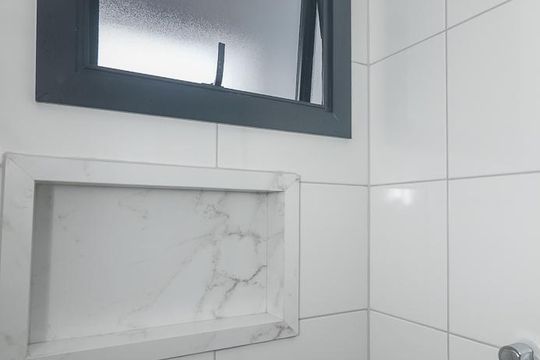 Banheiro de apartamento para alugar com 1 quarto, 26m² em Costa E Silva, Porto Alegre