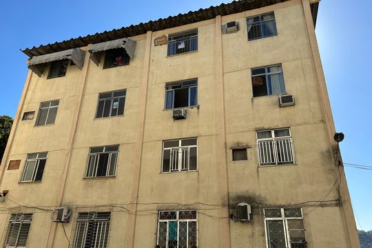 Fachada + placa de apartamento à venda com 2 quartos, 57m² em Tomas Coelho Rj, Rio de Janeiro