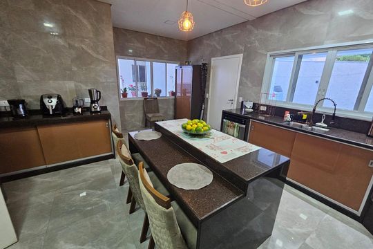 Cozinha de casa de condomínio à venda com 5 quartos, 978m² em Residencial Tambore, Barueri