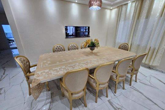 Sala  de casa de condomínio à venda com 5 quartos, 978m² em Residencial Tambore, Barueri
