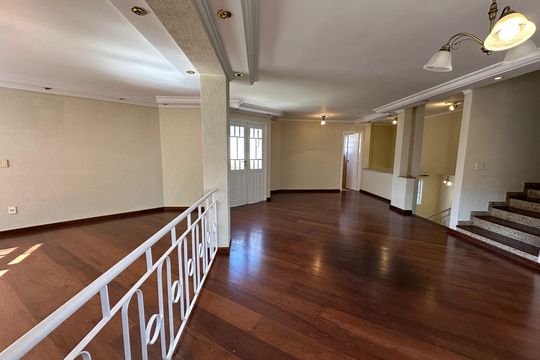 Sala de casa de condomínio para alugar com 3 quartos, 270m² em Nova Higienópolis, Barueri