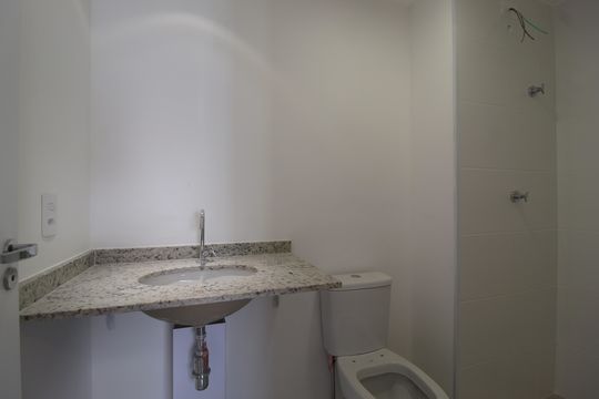 Banheiro da Suíte de apartamento à venda com 1 quarto, 24m² em Vila Nova Conceição, São Paulo