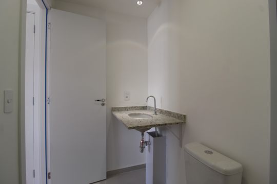Banheiro da Suíte de apartamento à venda com 1 quarto, 24m² em Vila Nova Conceição, São Paulo