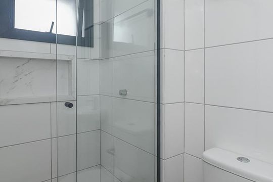 Banheiro de apartamento para alugar com 1 quarto, 26m² em Costa E Silva, Porto Alegre