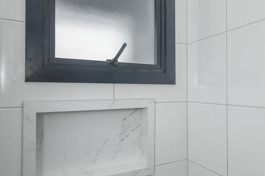 Banheiro de apartamento para alugar com 1 quarto, 26m² em Costa E Silva, Porto Alegre