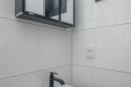 Banheiro de apartamento para alugar com 0 quarto, 17m² em Costa E Silva, Porto Alegre