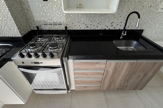 Cozinha de apartamento à venda com 2 quartos, 46m² em Parque Jaçatuba, Santo André