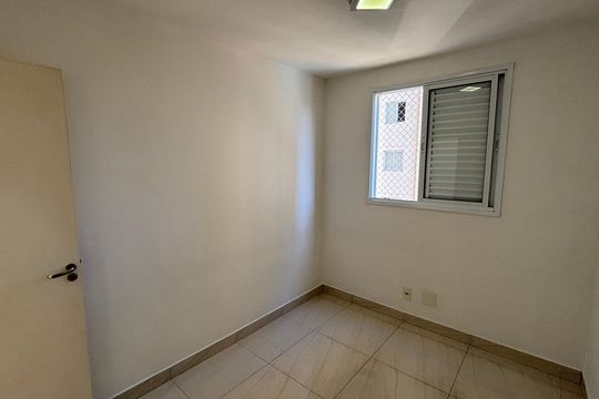 Quarto 2 de apartamento à venda com 2 quartos, 46m² em Parque Jaçatuba, Santo André