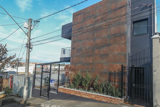 Fachada de apartamento para alugar com 0 quarto, 18m² em Costa E Silva, Porto Alegre