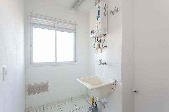 Área de Serviço de apartamento para alugar com 2 quartos, 48m² em Jardim Helena, São Paulo