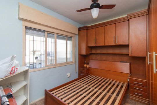 Quarto 1 de apartamento à venda com 1 quarto, 42m² em Santo Antônio, Porto Alegre