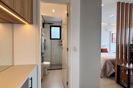 Banheiro social de apartamento para alugar com 1 quarto, 47m² em Empresarial 18 do Forte, Barueri
