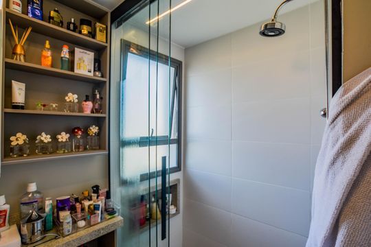 Banheiro da Suíte 2 de apartamento à venda com 3 quartos, 128m² em Vila Gilda, Santo André